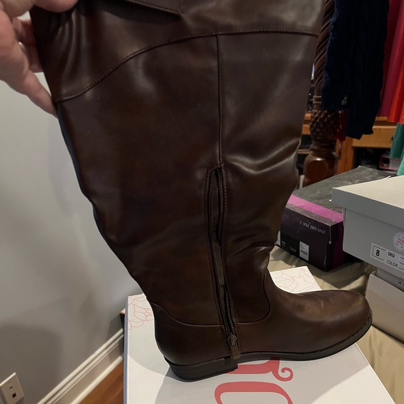 Size 8 Extra Wide Calf Brown Boots 
